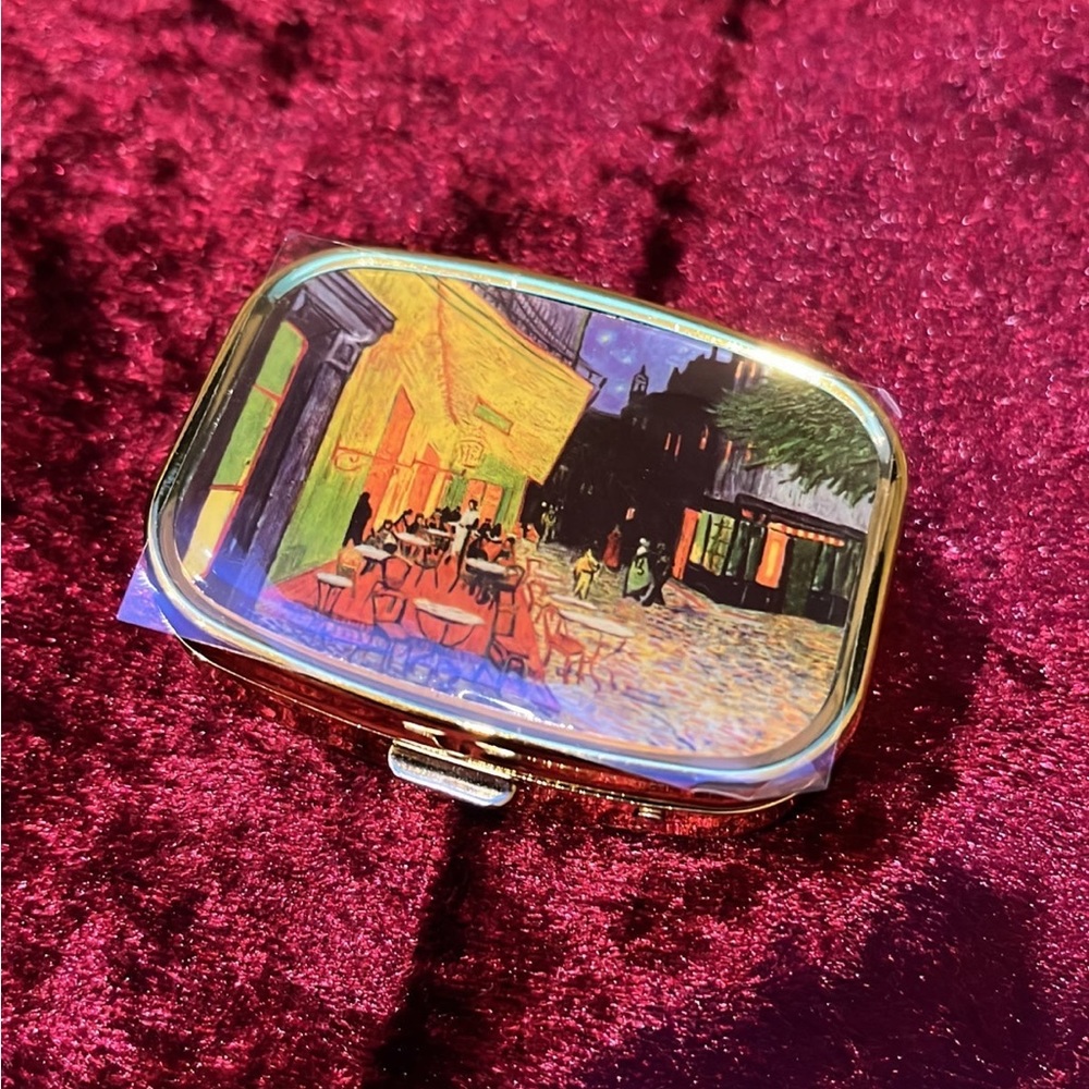 BNWT Vincent Van Gogh Pill Box